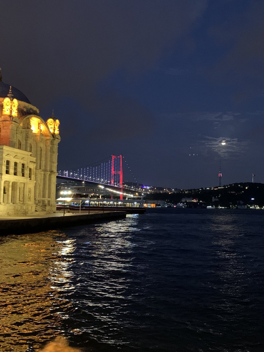 amanecer_74's tweet photo. De mi viaje por Turquía…
#tb #istambul #ortakoy #cami
#deseandovolver🙏🏻🧿 https://t.co/gjxatCZ1eF