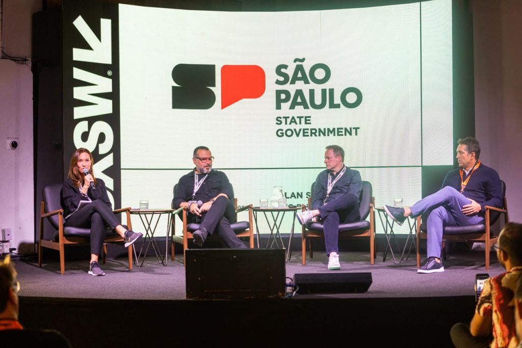 InvestSP's tweet image. Durante #SXSW na Casa SP, o @governosp debateu em painel internacional a importância e impacto social da comunicação pública. Iniciativas como Abrigo Amigo e a campanha #SouDoador ganharam destaque no maior evento de inovação do mundo, em Austin, nos EUA. tiny.cc/2ggjxz