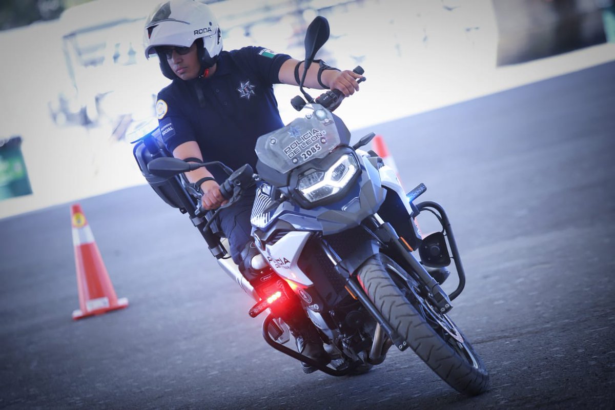 El grupo 'Halcón Motorizado' está en acción 💪🏍️. Este equipo está conformado por 36 policías que fueron entrenados para combatir delitos a bordo de motocicletas, los oficiales están listos para enfrentar cualquier desafío y reforzar la seguridad en #León 🚔.