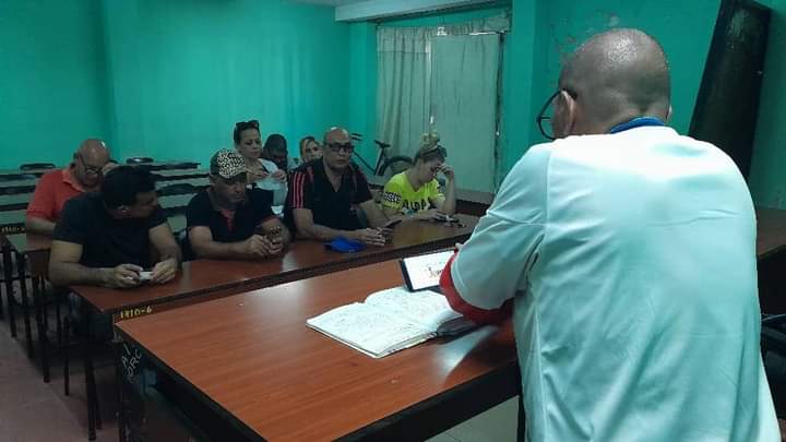 CMzllo's tweet photo. Realizan capacitación Comunicadores Sociales de #Manzanillo, con el tema sobre "Reglas que no pueden faltar en un líder", como parte de su preparación para desempeñar mejor su trabajo junto a sus directivos.🇨🇺
#GranmaVencerá
#GenteQueSuma
#ACCSGranma
#GobiernoManzanillo https://t.co/6N7HDz6gSb