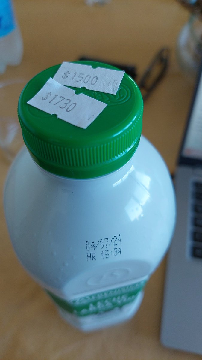 Subió la leche en Punta Mogotes (MDQ) ya ni se toman el trabajo de quitar el precio anterior. En "Lo de Dadi" Cabrera y Av de los Trabajadores. <a href="/laserenisima/">La Serenísima</a> <a href="/INDECArgentina/">INDEC Argentina</a> <a href="/MarDelPlataARG/">Mar del Plata</a> 
#precios #inflacion