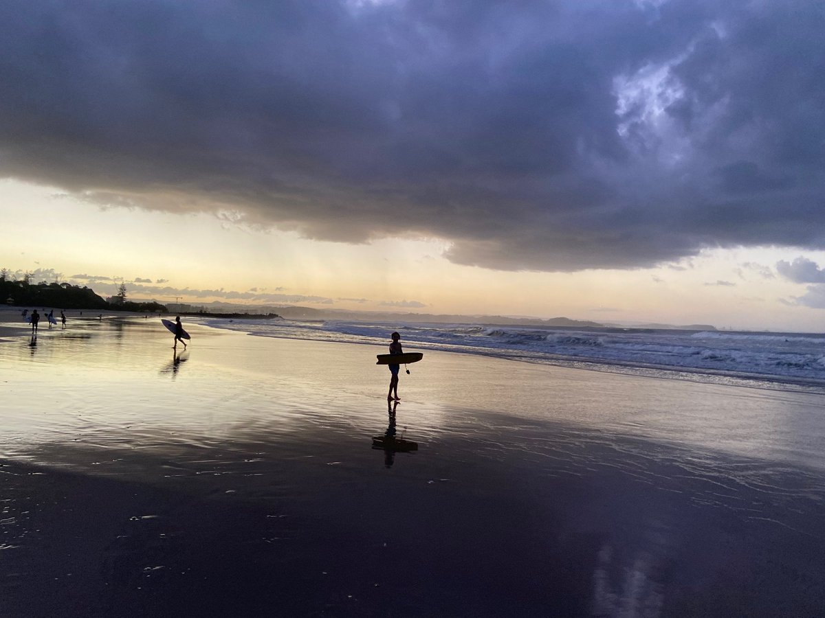 It's autumn here in Australia and my local beach was looking pretty spectacular last night.