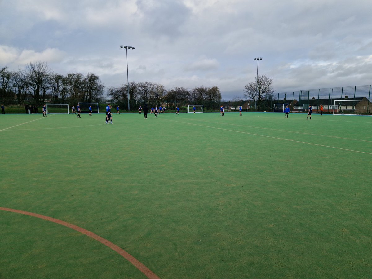 PGS_Sport's tweet photo. A good win for the Y11 boys football team tonight in difficult conditions. All the players were a credit to the school.  @PudseyGS https://t.co/b1iXUQO57v