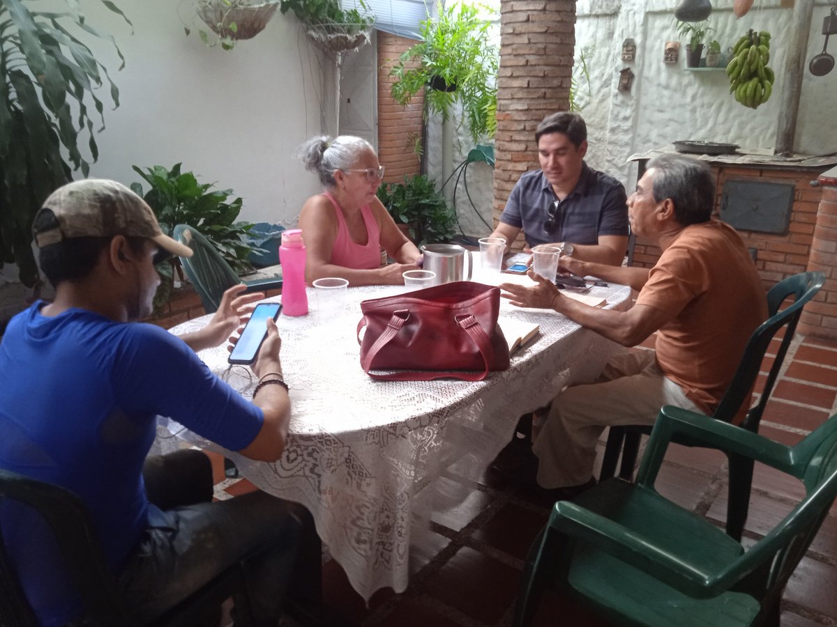 ColmenarezSora's tweet photo. Los Progresistas de Portuguesa reunidos coordinando ,organizando el 12 aniversario 👍🇻🇪 https://t.co/94BszW473N