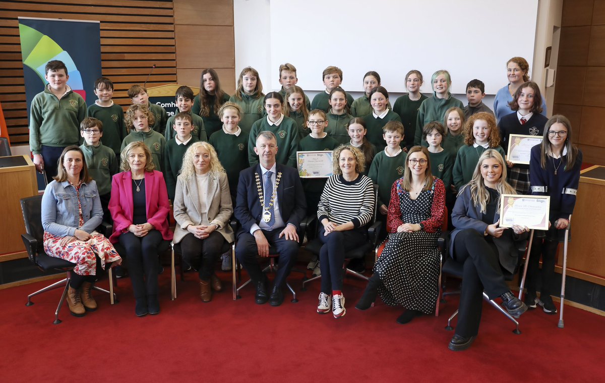 Comhghairdeas le Juliet Hickey (Bl.1) a bhuaigh scoláireacht chuig an nGaeltacht i gComórtas <a href="/SnaGaeilge/">Seachtain na Gaeilge le Energia</a> ag an gComhairle Chontae. <a href="/sligococo/">Sligo County Council</a> Beatha teanga í a labhairt! #Gaeilge #aplacetobelong <a href="/CeistTrust/">CEIST</a> <a href="/SligoEdCentre/">SligoEducationCentre</a> @gaeloid <a href="/CoggOid/">COGG Oideachas</a>