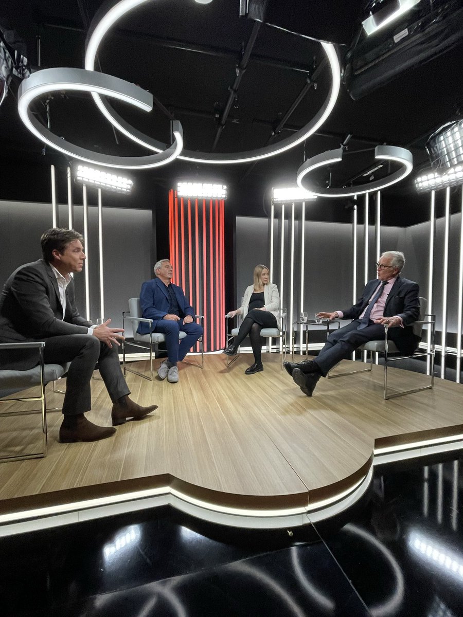 Markus Feldenkirchen (@mfeldenkirchen) on Twitter photo Putin Forever? 
Das #Spitzengespräch vor der Präsidentschafts-„Wahl“ in 🇷🇺.
Fühle mich nun bestens informiert über die Lage in Russland, dank meiner wunderbaren Gäste:
<a href="/S_Pagung/">Sarah Pagung</a> 
<a href="/wladimirkaminer/">Wladimir Kaminer</a> 
Rüdiger von Fritsch
spiegel.de/politik/russla… Putin Forever? 
Das #Spitzengespräch vor der Präsidentschafts-„Wahl“ in 🇷🇺.
Fühle mich nun bestens informiert über die Lage in Russland, dank meiner wunderbaren Gäste:
<a href="/S_Pagung/">Sarah Pagung</a> 
<a href="/wladimirkaminer/">Wladimir Kaminer</a> 
Rüdiger von Fritsch
spiegel.de/politik/russla…