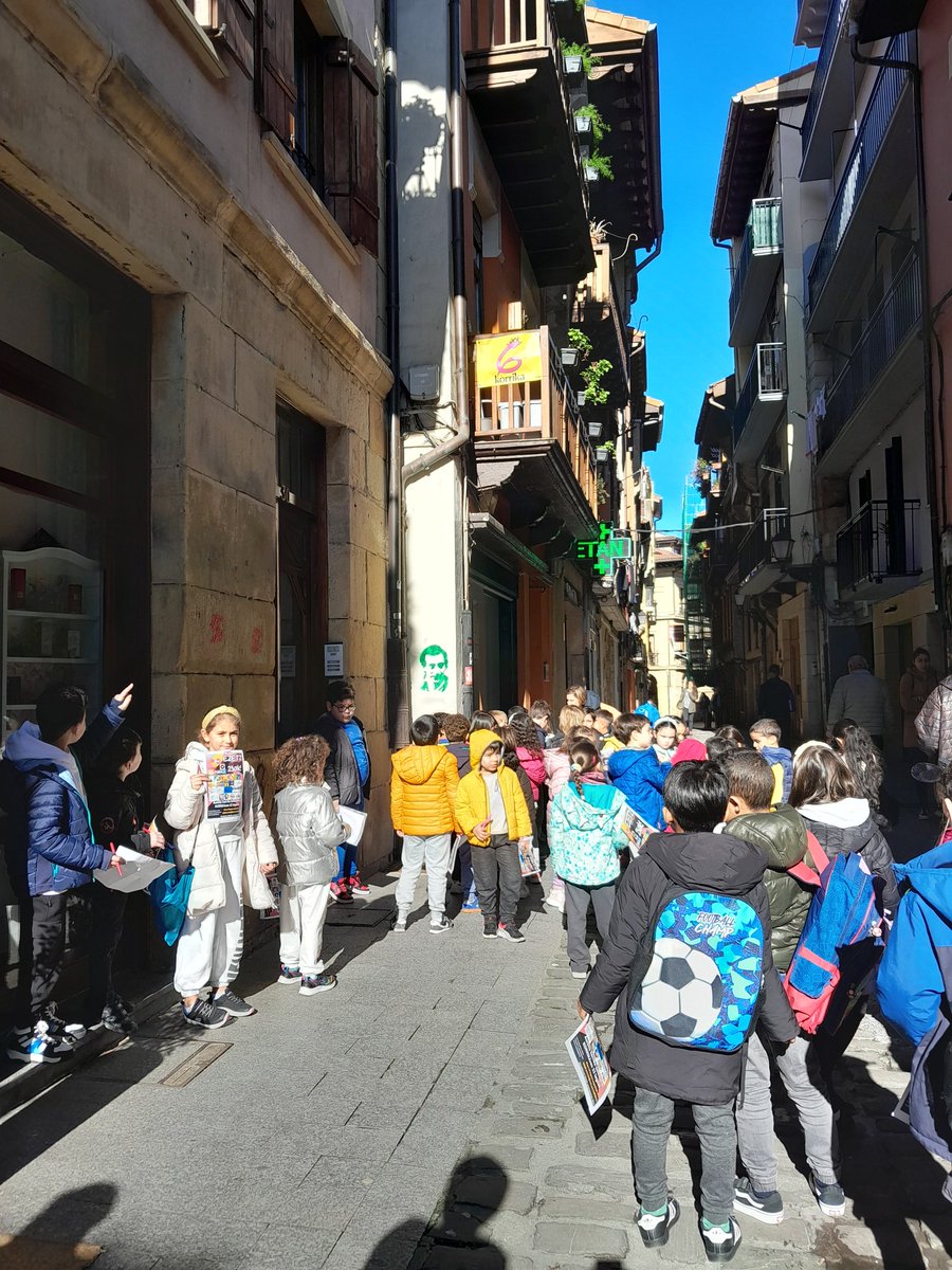 KORRIKAKO 23 LOGOEN BILA:
Badator 23. KORRIKA eta gaur 1. mailako ikasleak KORRIKA batzordeak antolatutako "ezetz 23ak" ekintza burutzera irren gara herriko kaleetara
#koldomitxelenaikastetxea #errenteria #Korrika