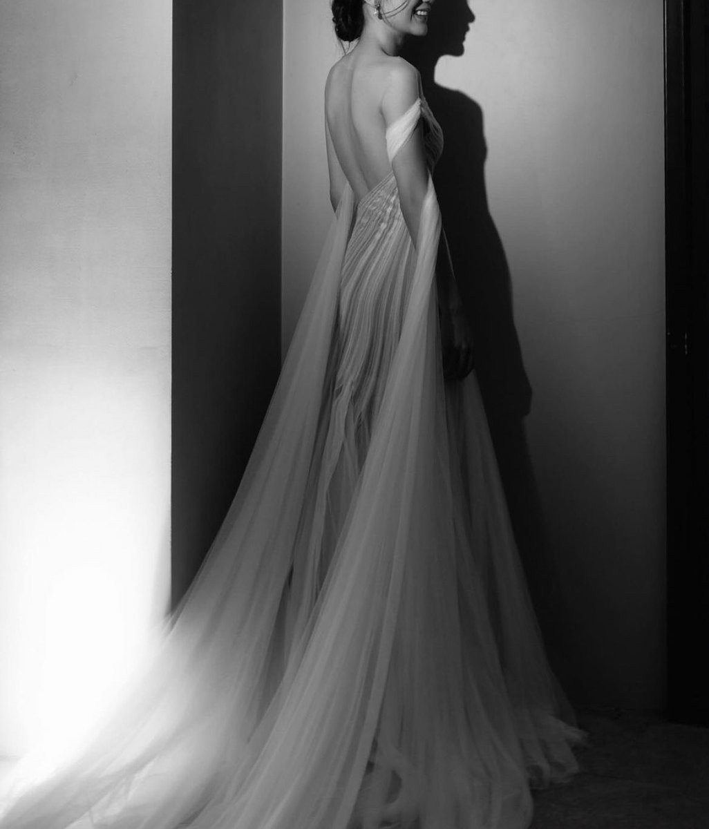 badestoutfit's tweet photo. bridal gown by patarasiri https://t.co/5CTToLuLry