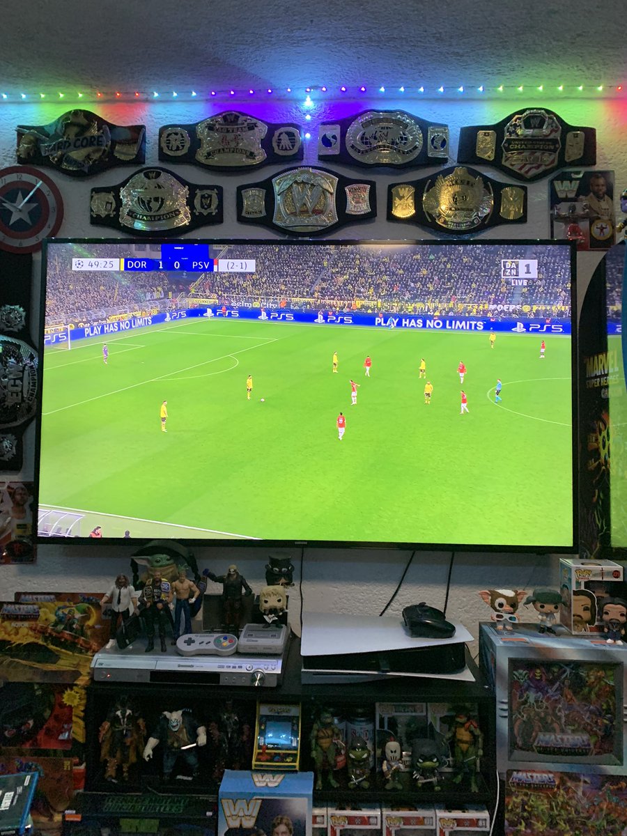 Heute erstmal kein #WWERaw weil #ChampionLeague kommt und der BVB spielt 

#maxxWWE