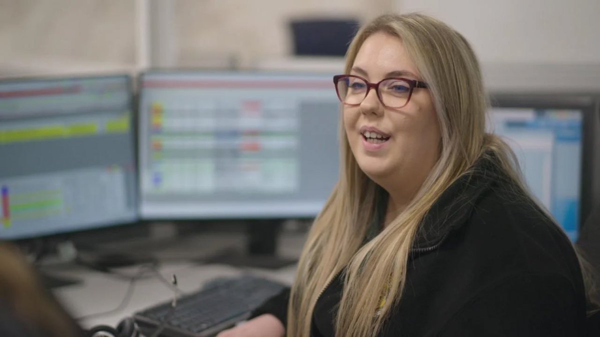 Managing 999 demand is stressful on our teams in the control rooms and on the road, particularly on bank holidays but they all pull together and get
through the difficult times.
#Ambulance