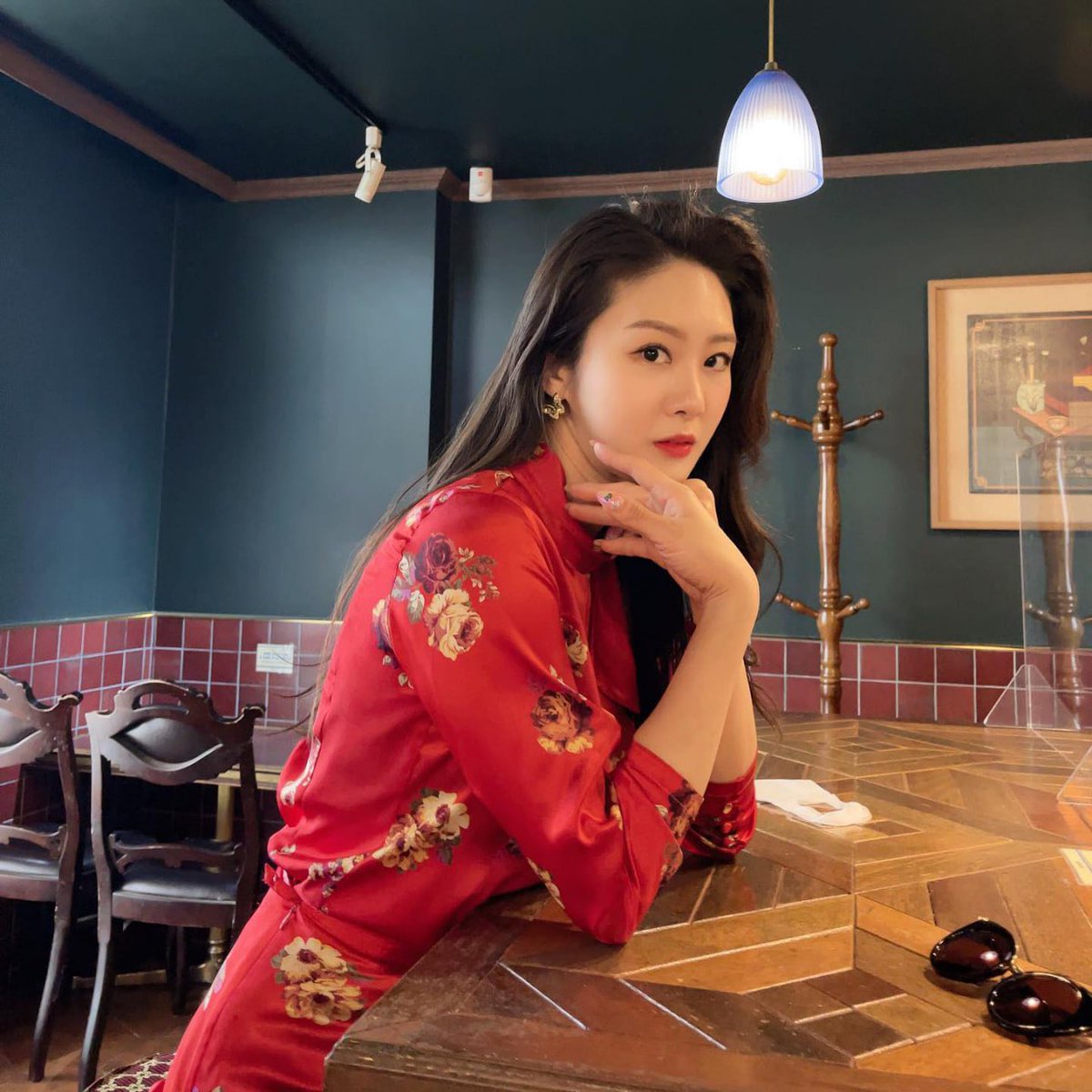 gregetter's tweet image. In fact, you will regret it whether you get married or not. The cat in the alley is free but has no destination. The dog in the wall has a home but keeps his head down all his life. No matter how you choose this multiple-choice question in life, you will have regrets.