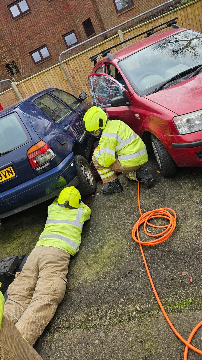 JafcoStu0344's tweet image. 1st shift as #Crewmanager complete. Big thanks to @fezza0467 &amp;amp; @crocks01 for giving me this #development opportunity and the crews at @BurgessHillFRS for all their support and continued enthusiasm.  #fireservicefamily