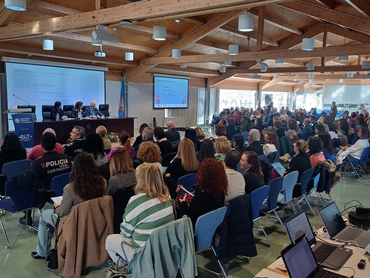 Inaguracion de la I Jornada de coordinación socio sanitaria de Cartagena. Un ejemplo de trabajo colaborativo entre instituciones y agentes sociales. Enhorabuena a todos los que hacéis posible este trabajo para mejorar la salud de los ciudadanos.