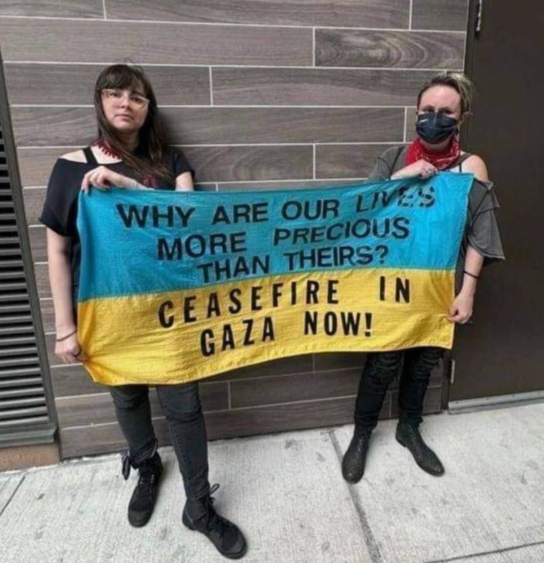 Ukrainian women at a Palestine protest questioning, why the same world that rushed to support Ukraine turned a blind eye towards Gaza?