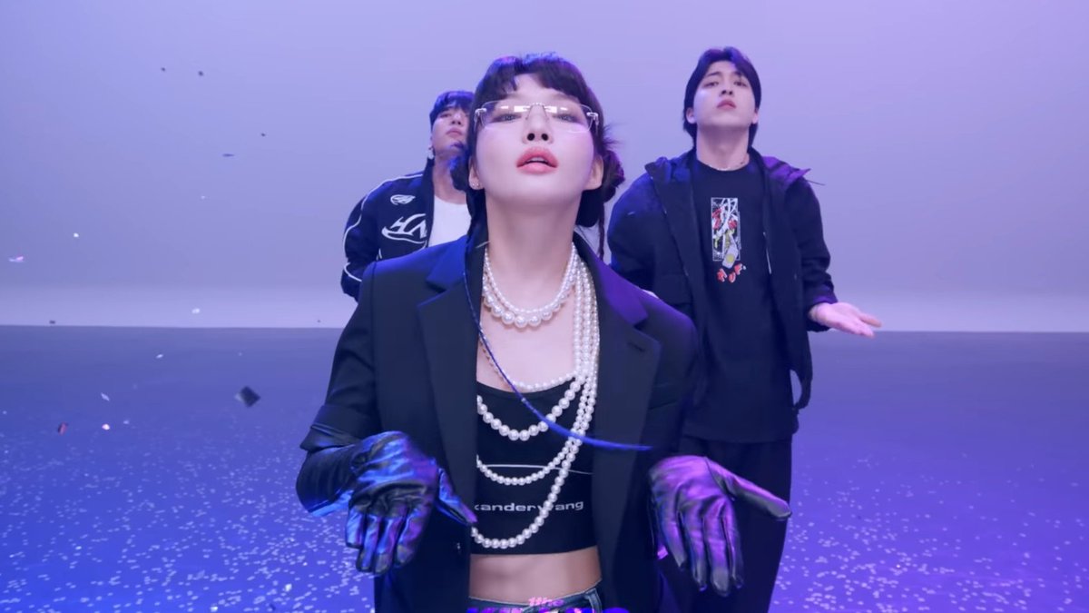 thinking abt chungha tweet media