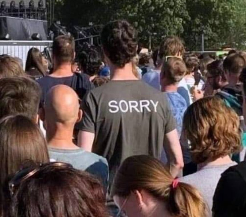 Pessoas altas em concertos