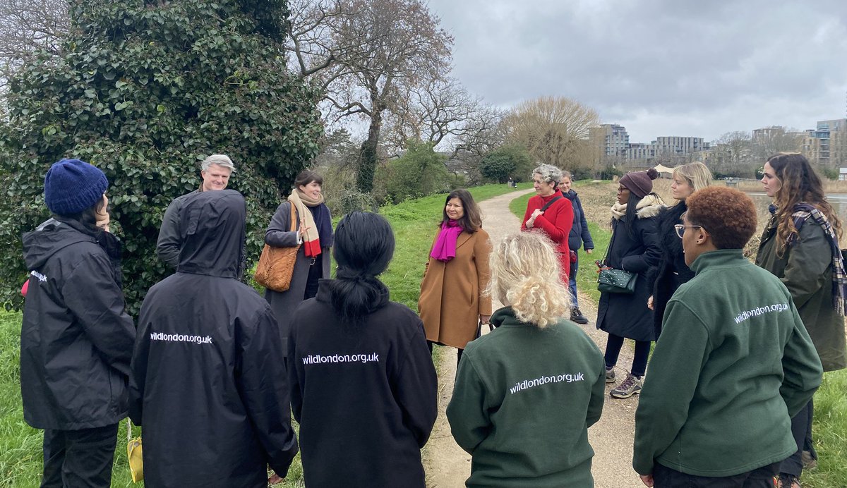 Today, we joined the celebration at #WoodberryWetlands with @LDN_environment for the unveiling of the latest #RewildLondonFund recipients! From beaver habitats in Enfield to amphibian life in Lambeth, these 21 projects are set to boost London's biodiversity and green spaces. 💚