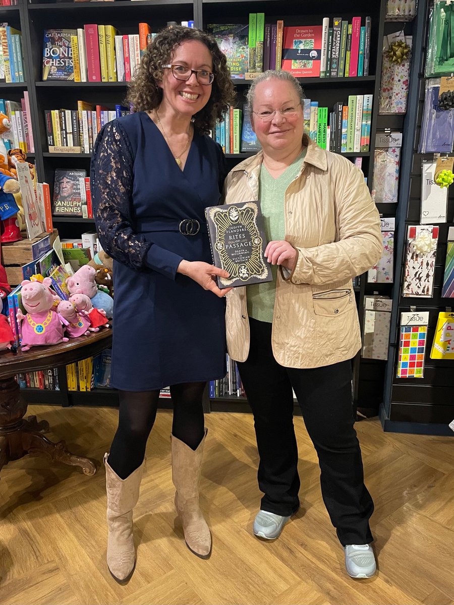 Brilliant evening speaking to @JudithFlanders for @CWBookshop about  #RitesOfPassage Death & Mourning in Victorian Britain (Peppa Pig and fam photobombing…)