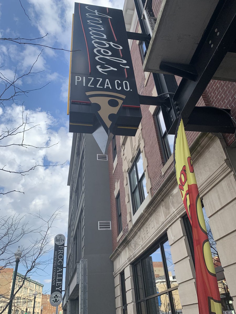 Did someone say Annabels🍕👀? As a resident Annabels Pizza is less than a 5min walk away.  let us know your go to down below😋

#thesuitelife #livelearnrelax 117 Washington Avenue
#schenectadyny