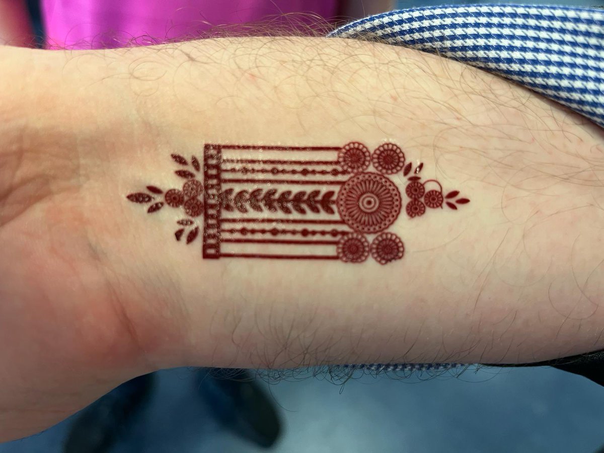 mrmeikle's tweet image. Thank you to PC Ashraf @PSOSNWEdinburgh for the henna design to celebrate Ramadan.
Ramadan Mubarak to everyone in our Learning Community.
