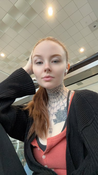 Airport waiting 🙄 https://t.co/sOEcnIVnom<a href="/tag/mvsales"class="tags"><span>#mvsales</span></a>