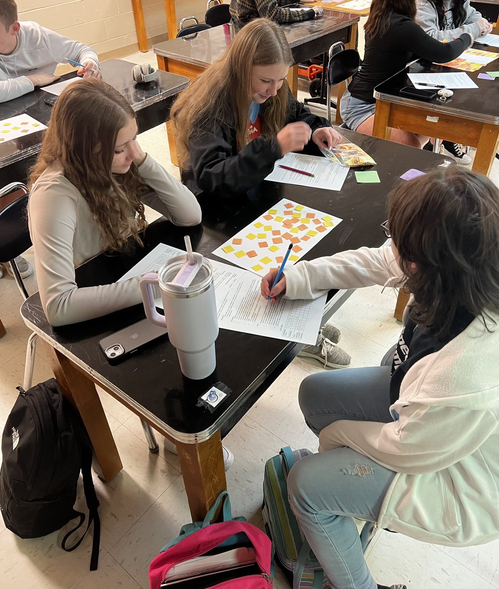OHSBio_Cole's tweet photo. Today in Biology: predator/prey simulation 

Also learning about carrying capacity and limiting factors https://t.co/8p4kwqzheL