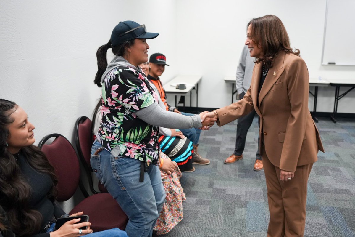 Last week, I thanked Navajo members of Ironworkers Local 75 for their work on the construction of semiconductor chips facilities in Arizona.

Through the CHIPS and Science Act, President Biden and I are creating jobs and boosting American innovation.