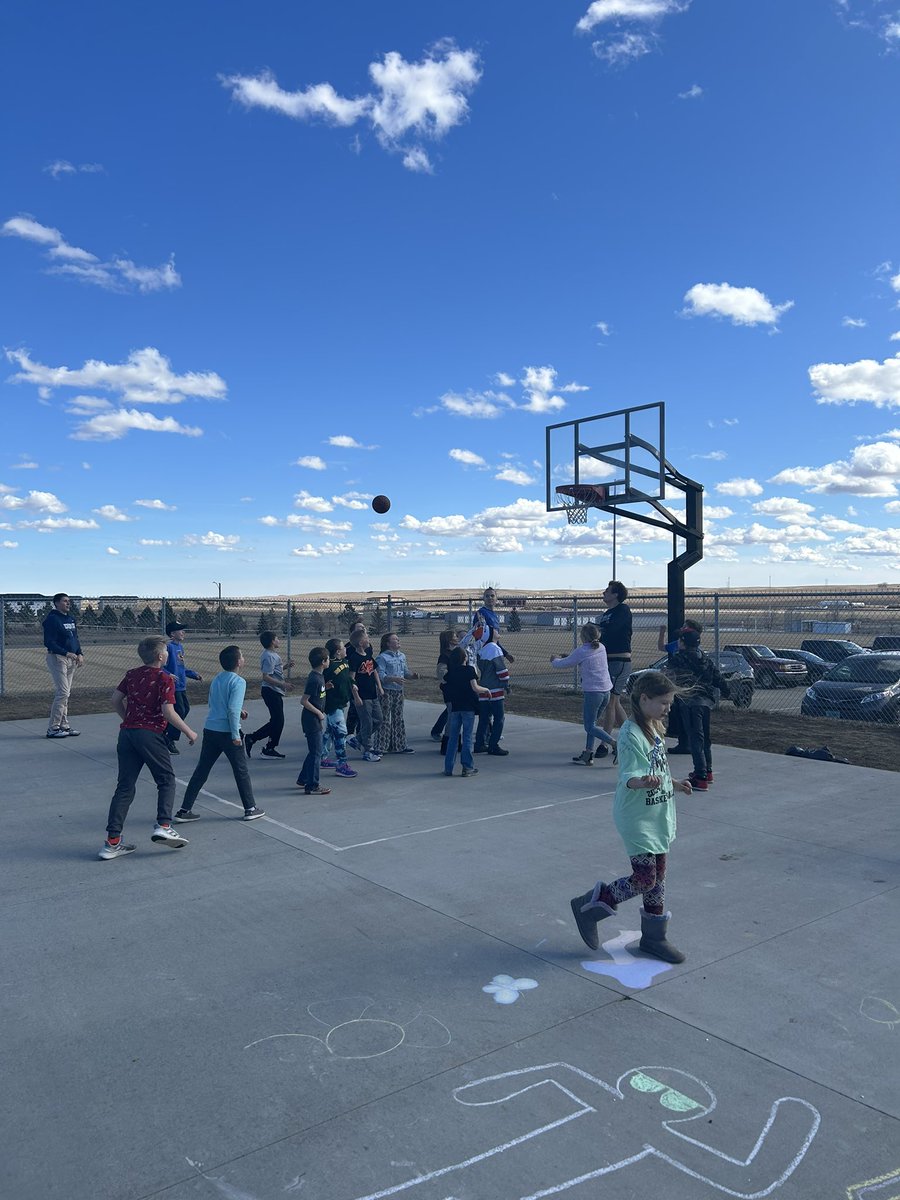 The men’s and women’s basketball players had a great time reading at South Heart for their March Madness bracket of books! Even got some basketball in at recess! Thanks for the invite <a href="/lindsaysioux1/">Lindsay Peterson</a>