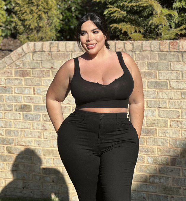 Retweet if you want me to smile more 🥰 https://t.co/3odvOLFEiv