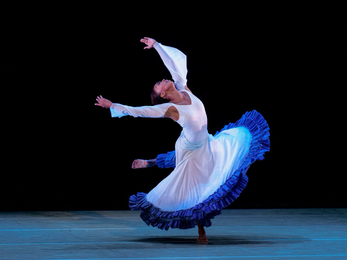 MusicCenterLA's tweet photo. Dancing Spirit🌙✨Choreographed by #RonaldKBrown for #AlvinAiley pays tribute to #JudithJamison! 🎶 Set to music by #DukeEllington, this magnificent piece embodies her elegance, dignity & generosity.
👏 Onstage at #musiccenterla 3/21, 23, 24! #AileyonTour #ustour #dancingspirit https://t.co/5tkDKRrwdE