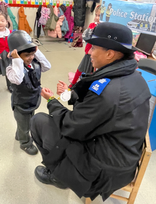 A huge thanks to PC Ben and PC Nadia (our Community Police Officers 👮) for dropping in on Reception! Our little officers (who have been learning about people who help us) had a blast - even making a playful arrest! <a href="/LEOearlyyears/">LEO Early Years</a> #WeAreLEO🦁