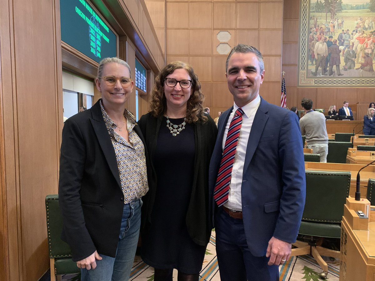 Congratulations to all the candidates who stepped up to serve our State on the filing deadline. It was great to see so many friends, elected public servants, and leaders at this bipartisan celebration of the democratic process. #orleg #orpol