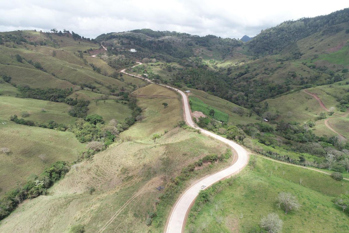 Anteojos 👓 para ver bien y combustible ⛽️ para visitarlos

Carreteras NUEVAS construidas por el Gobierno de <a href="/XiomaraCastroZ/">Xiomara Castro de Zelaya</a>