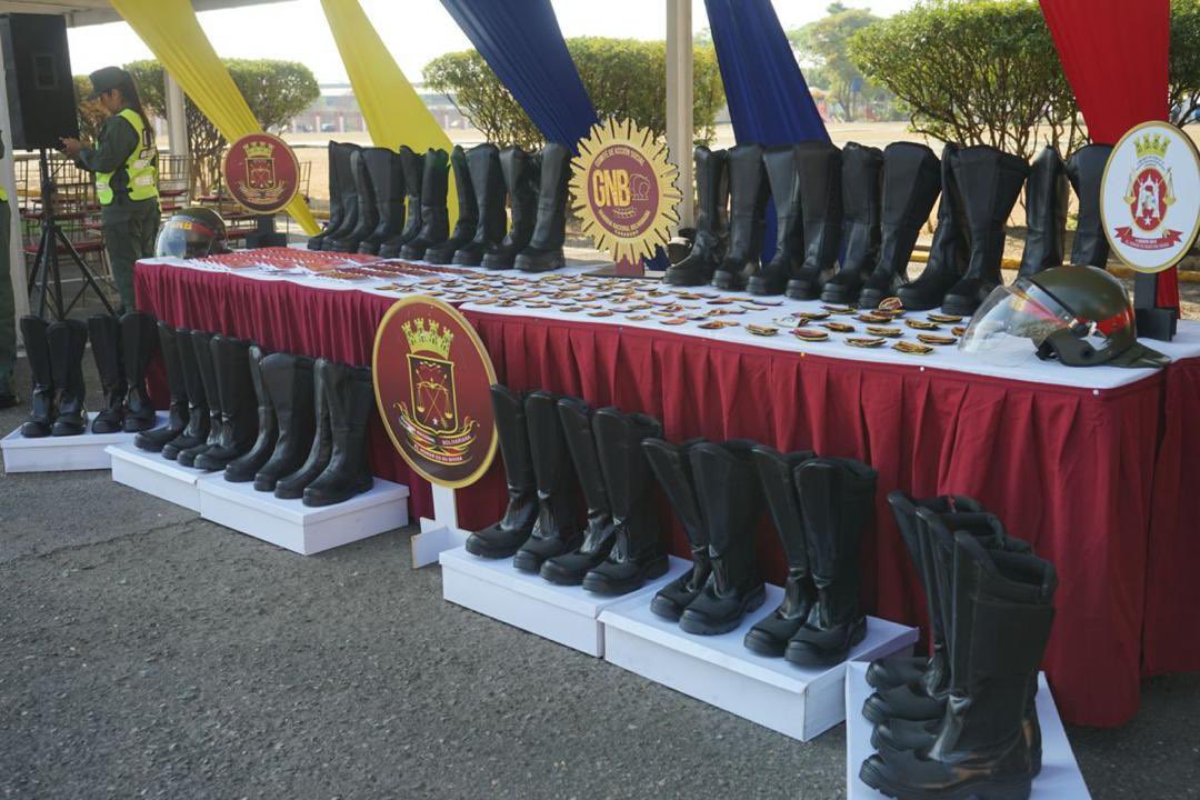 Hoy en nuestro Miércoles Patriótico desde la sede del Comando de Zona GNB Nro 41 Carabobo con los
"Caballos de Hierro" reentrenandonos para estar listos, prestos y dispuestos ante cualquier acción que intente
alterar La Paz de nuestra patria.