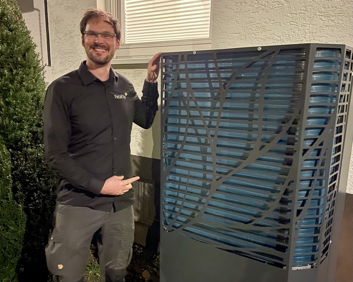 Hier ist sie, ein Bekannter in #Kreuzau kann sich glücklich schätzen seine #LambdaWärmepumpe erreicht mit Heizkörpern eine rechnerische JAZ von 5!!!

Die ursprünglichen 2.500 Liter Heizöl schmelzen damit seit Anfang Februar auf nur noch 4.200 kWh Strombedarf!