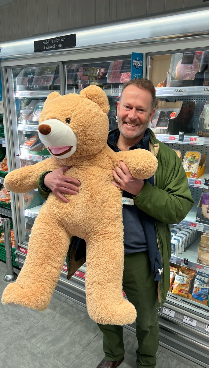 So Teddy is out on parole.  Avi couldn't make it to collect him, so her dad done the honours. Hopefully  we  won't have to put him behind bars again 😂😂😂.  £250 raised for Barnardos thanks to our generous  customers in Tobermory 
@andybDGM @ArnoldMember @DSimps0104 @RicJohnston