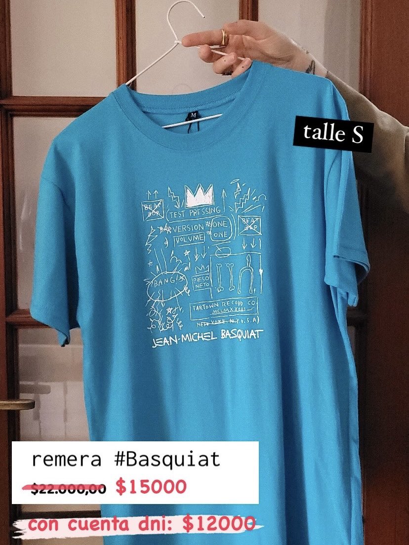 somoshalo's tweet photo. LIQUIDACIÓN ‼️💸✨ últimas unidades con descuentos increíbles, vengan a las stories de ig a chusmear: hay remeras, totebags y libretas https://t.co/YPK43ykrE9