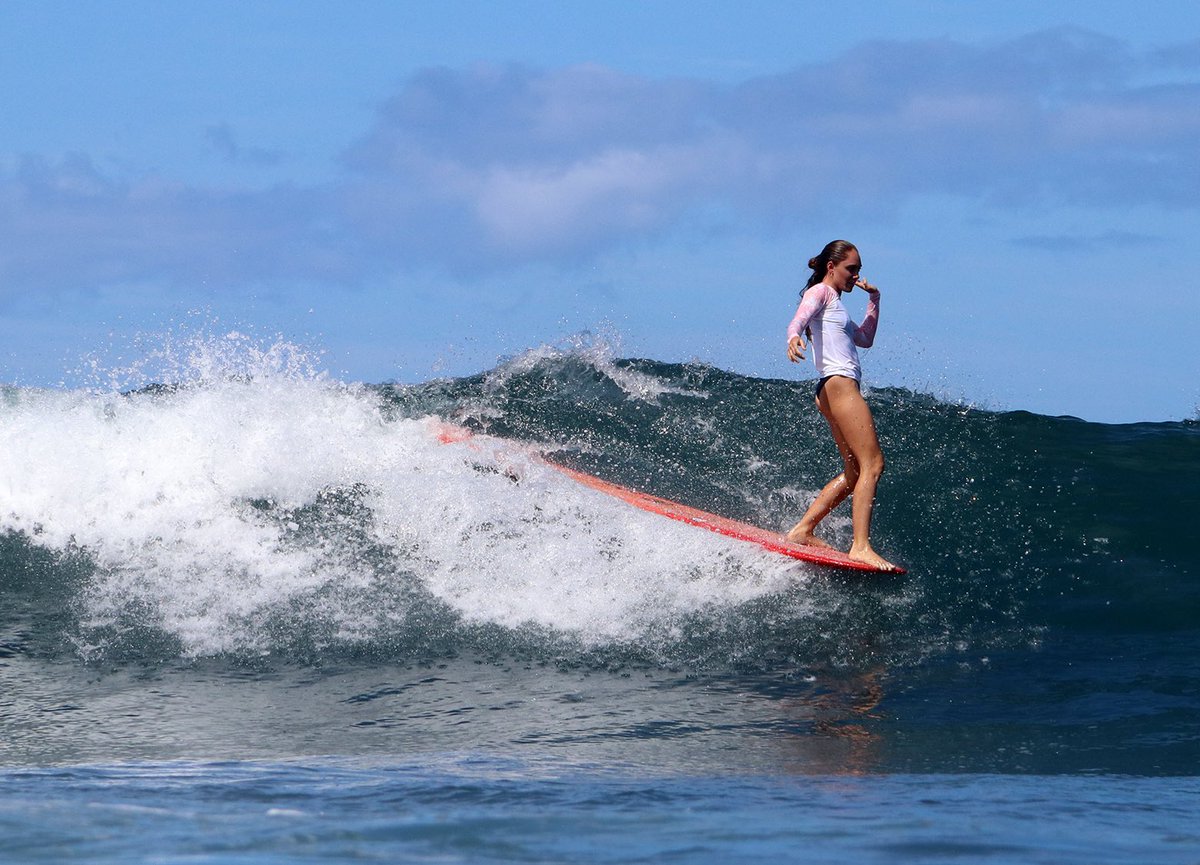 The best surfer in the ocean is the one having the most fun! 🏄🏻‍♀️✨💙😃 #hangfive #longboardinglifestyle #oceanlover #havefun #lifeissweet #maui #kauai #oahu #bigisland #honoluasurfco #alohavibessince95