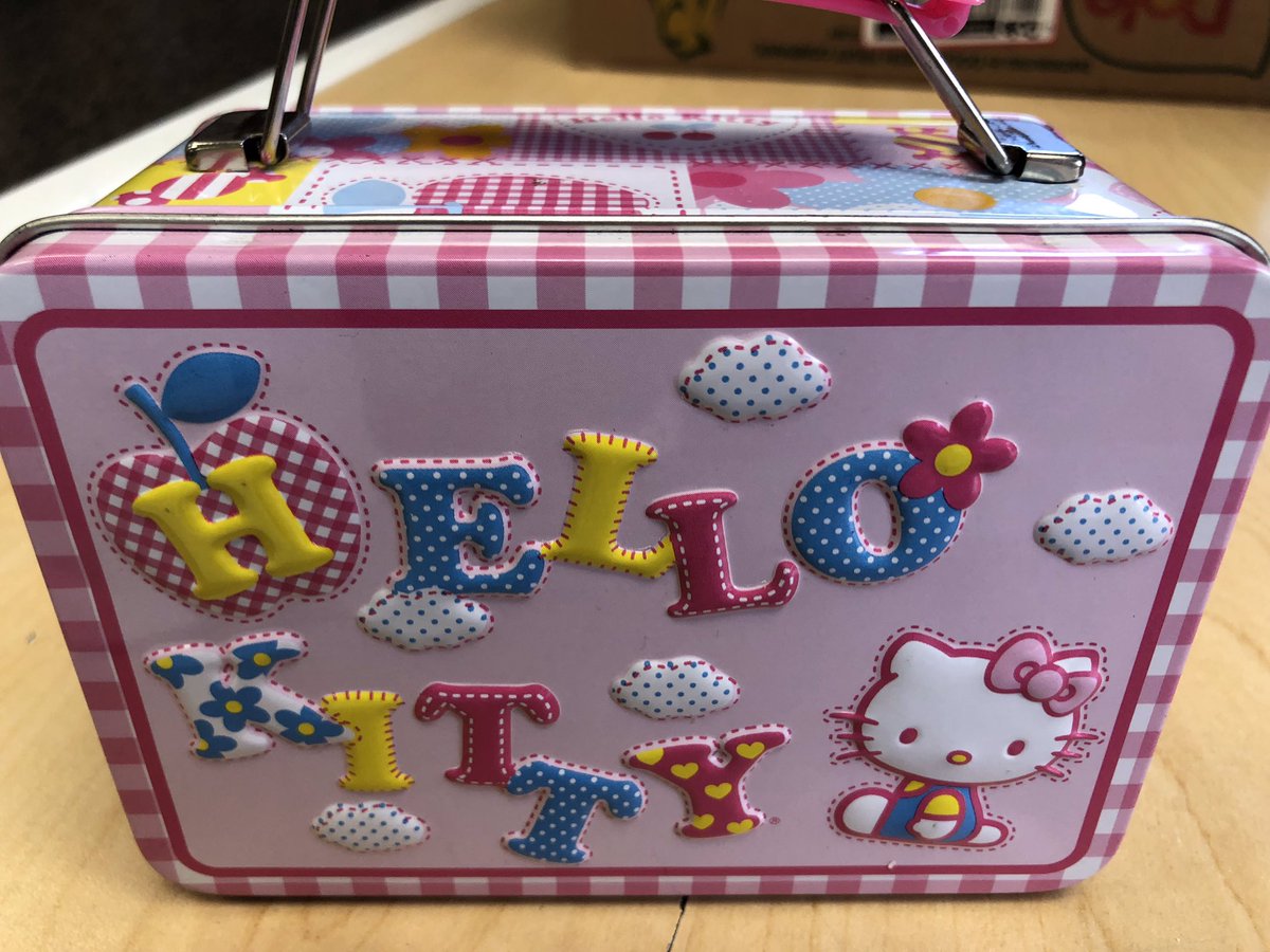 CamerotaJolie's tweet photo. Vintage Hello Kitty tin box #vintagehellokitty #swapmeetfinds https://t.co/HaWAMNFe5b