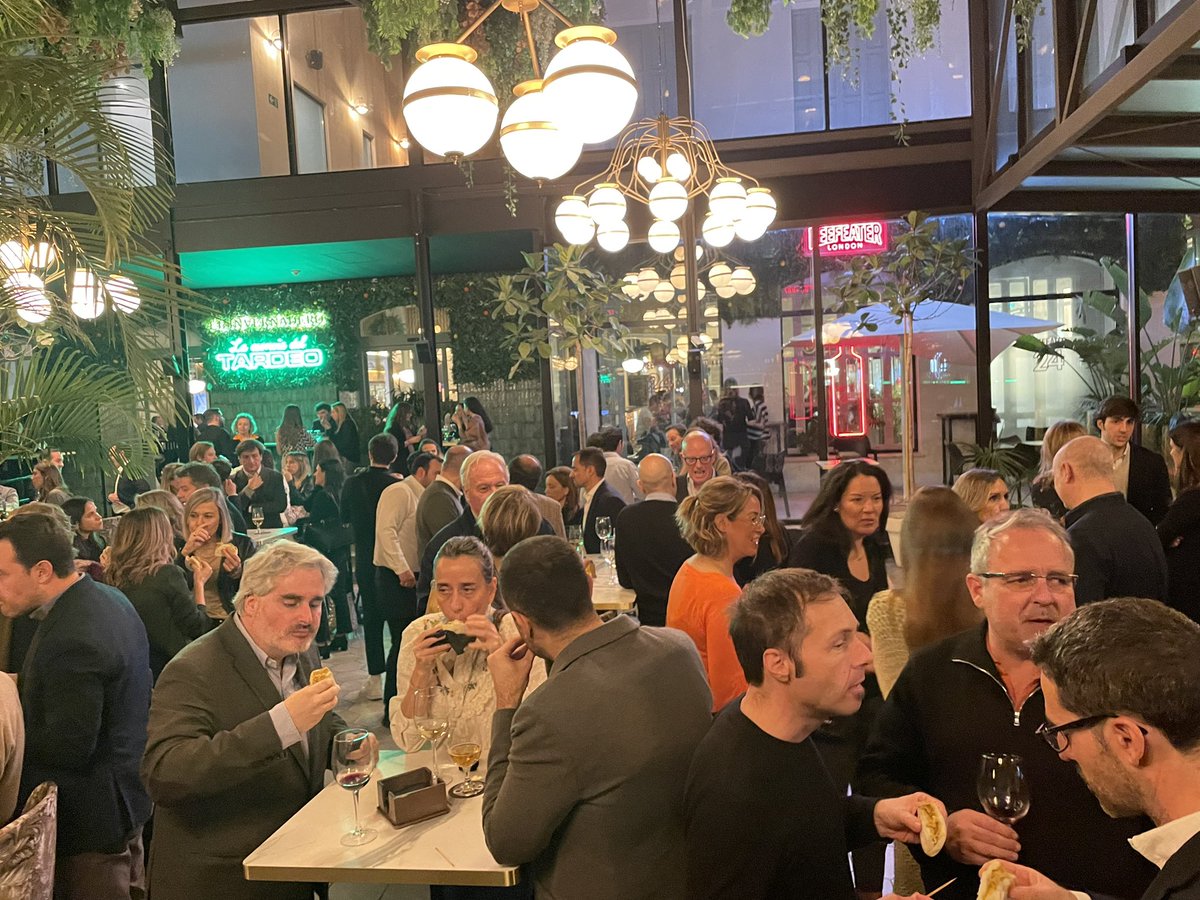 jpiedrahita's tweet photo. Arrancan con este cóctel cena en „El invernadero“
aqui en Murcia estos prestigiosos @PremiosGenio #PremiosGenio 2024 by @vocento con „la creme de la creme“ de mi sector publicitario. Tan importante este tipo de „reencuentros“ anuales con agencias de medios y sus anunciantes. Muchas gracias CM Vocento por esta visión (que otros publishers no tienen)