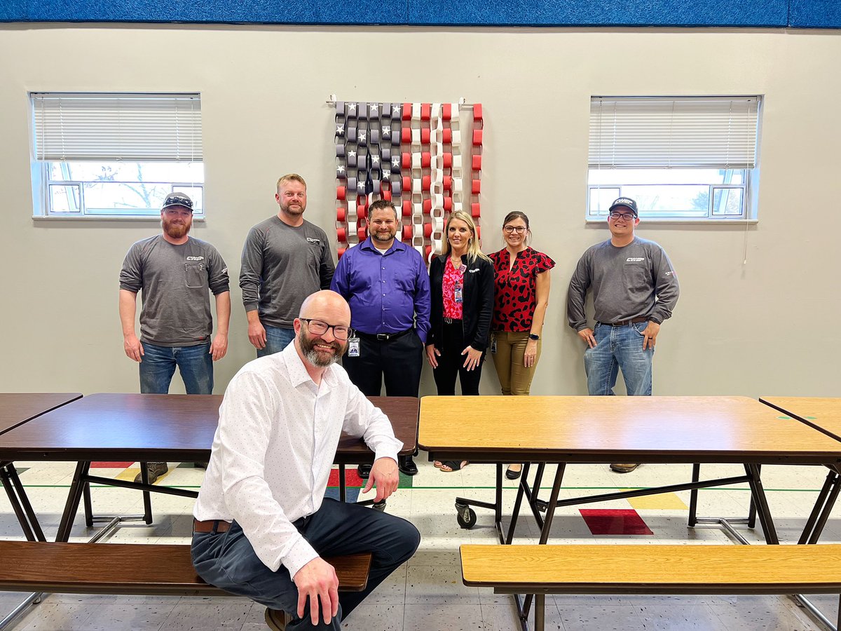 cwep_carthagemo's tweet photo. Our CWEP team had a great time with our Carthage community today from the  Chamber of Commerce Empowering Women Luncheon to Lunch With A Loved One with our friends at Columbian Elementary! 💙
.
.
#PublicPower #teamgoals #CommunityPowered #servingourcommunity #carthagemo #417land https://t.co/AS0nPEWxtq