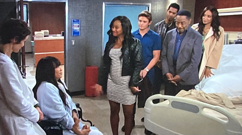 SoapyHousewife's tweet image. Sarah proclaims it’s a miracle that Paulina is better. And Paulina shares that Abe has his memory back. So nice to see all of the Price/Carver family together. #Pabe #Elani #Janel #Days #DOOL #DaysofourLives