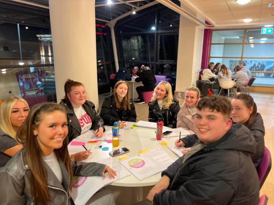 Rcitybelfast's tweet photo. YEAR 2
Fantastic night with this squad as they continued on with  Foróige Module 2 📚 focusing on their communication skills. 

The team preformed role play scenarios using a range of different communication styles 👏🏼 great night &amp; great craic as always 😅
 #RCITY #FOROIGE #QUB https://t.co/ithS5TqfPd