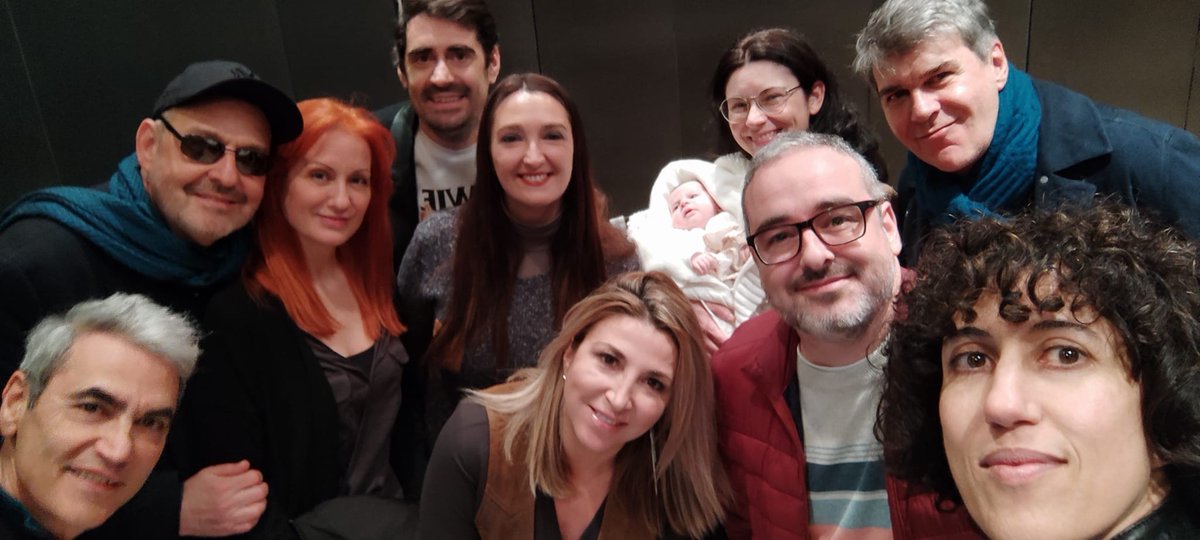 Un placer participar en esta mesa redonda sobre cineastas y creadores con gente tan talentosa y bonita como Nuria Muñoz , <a href="/BallabrigaAna/">Ana Ballabriga</a>, <a href="/alfonsoalbacet/">Alfonso Albacete</a> y <a href="/lolagracia2/">Lola Gracia 🧠 y ❤️</a> ☺️
Gracias, Lola, por organizar eventos tan interesantes y por contar conmigo❤️
#mesaredonda #atope #joaquinuco