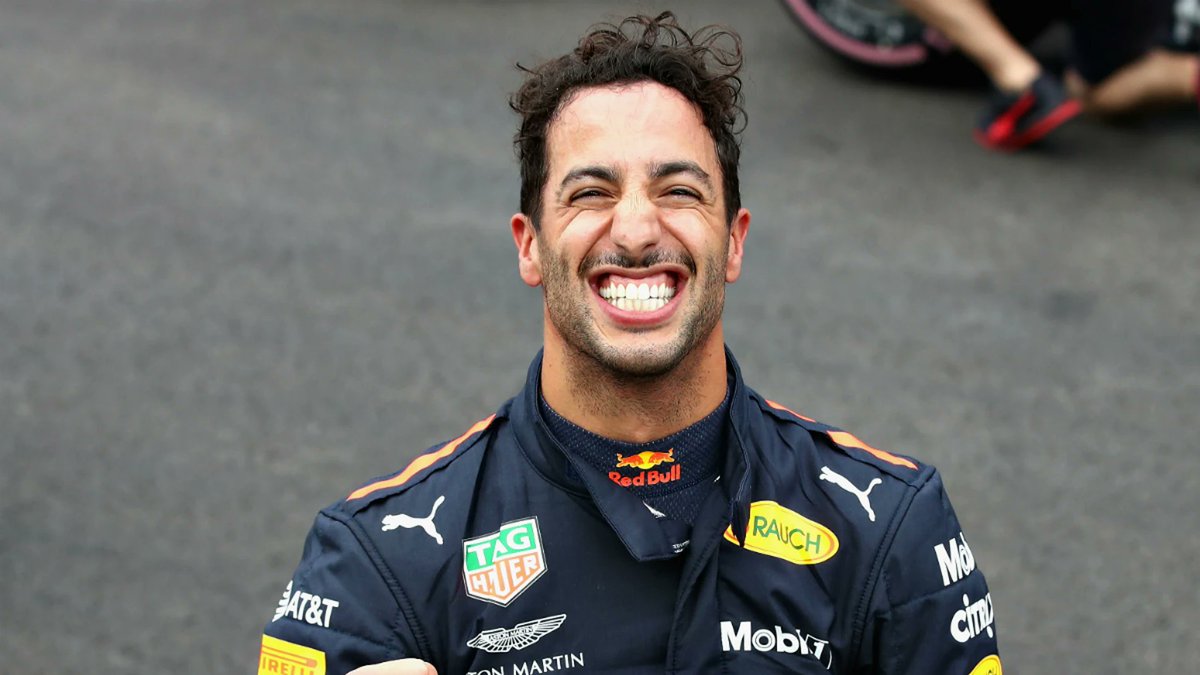 El arte de adelantar, by Daniel Ricciardo.

Aquí un hilo de los mejores adelantamientos de Ricciardo, un piloto que tenía una habilidad descomunal para ello: