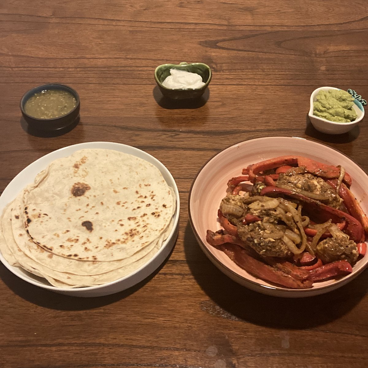 If you think you can't make chicken breast tasty enough for fajitas, this @rachaelray Sheet Pan version will change your mind #bayarea #foodblog #foodblogger #homecooking #cookwithzee - cookwithzee.blogspot.com/2024/03/chicke…