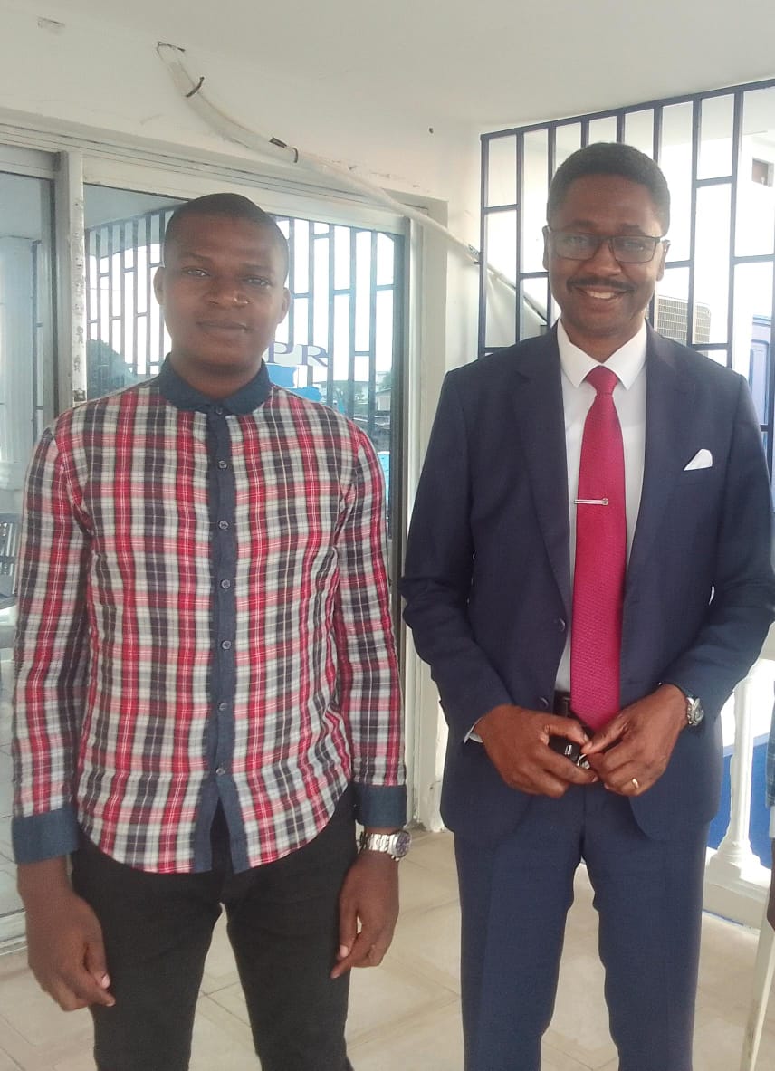 Moi et le Président Gervais Oniane soutenons le CTRI et Brice Clotaire Oligui Nguema maintenant et après la transition pour un Gabon FIER ET PROSPÈRE.
Je suis Paul Obame Obiang Coordinateur Général de la Dynamique des Jeunes de l'#UPR #Gabon 🇬🇦