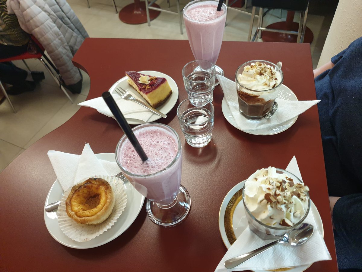 pavlinakonecna's tweet photo. A ještě jedna, co se nevešla. S kamarádkou #Veverka-Risu v #Čokoládovna #Minach #Brno https://t.co/XoVZBYU4O4
