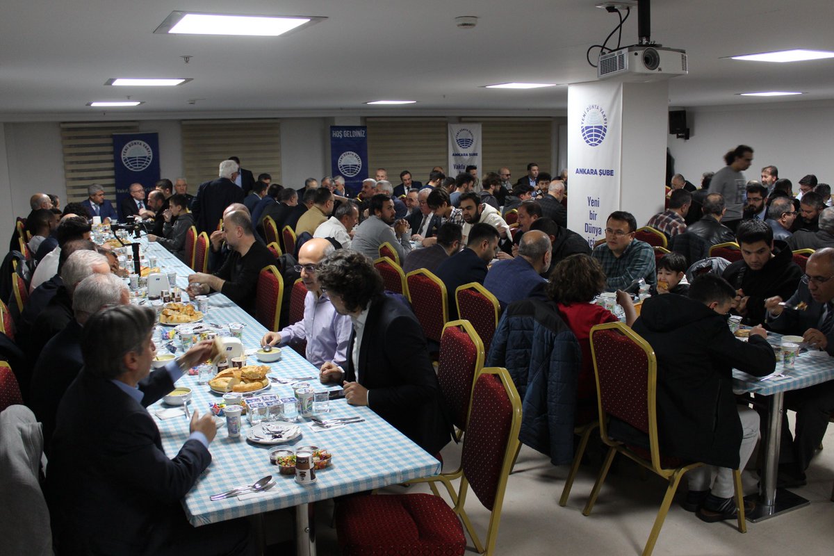 Yeni Dünya Vakfı Ankara Şube Geleneksel İftar programımıza katılan tüm misafirlerimize ilk İftar gününü bize ayırdığı icin teşekkür ederiz.