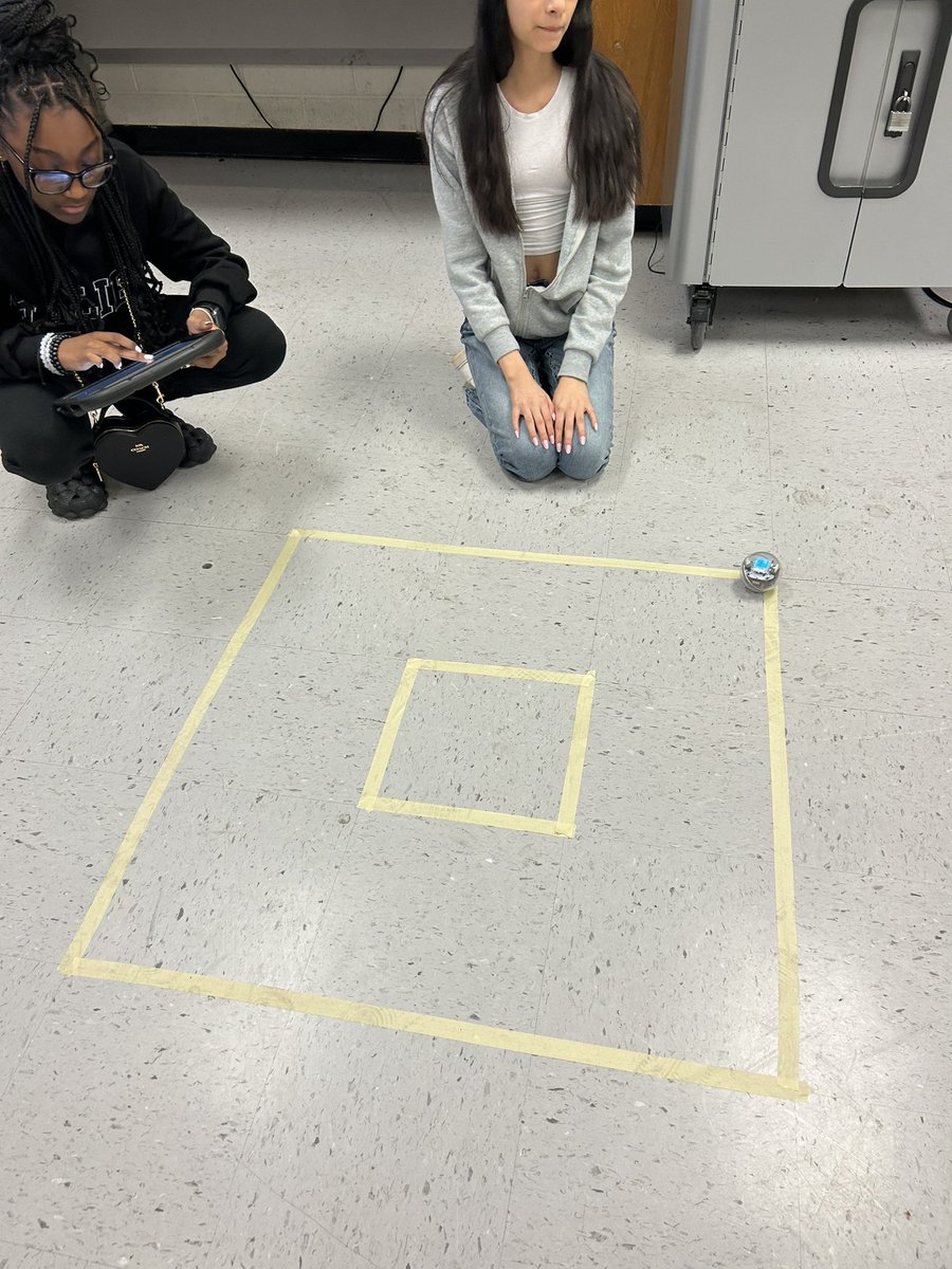 MsFagin's tweet image. Great day today at @KennedyRoadMS working with students on #coding and #Spheros! I love seeing students engaged in their learning! #FaginatorTech #STEAMEdu